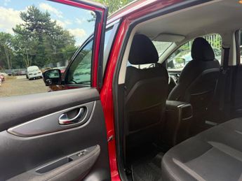 Nissan Qashqai 1.2 DIG-T N-Connecta XTRON Euro 6 (s/s) 5dr