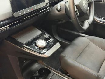 MG MG4 64kWh SE Long Range Auto 5dr