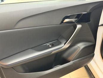 MG MG4 64kWh SE Long Range Auto 5dr