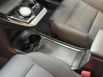 MG MG4 64kWh SE Long Range Auto 5dr