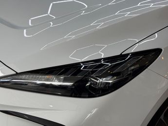 MG MG4 64kWh SE Long Range Auto 5dr
