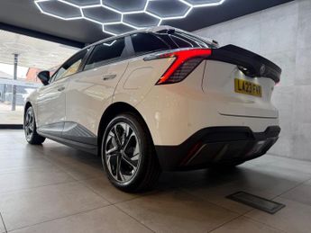 MG MG4 64kWh SE Long Range Auto 5dr
