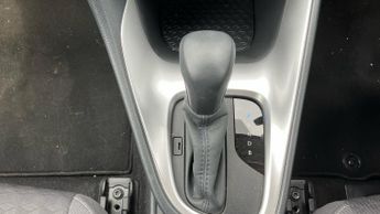 Toyota Yaris 1.5 VVT-h Design E-CVT Euro 6 (s/s) 5dr