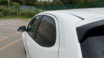 Toyota Yaris 1.5 VVT-h Design E-CVT Euro 6 (s/s) 5dr