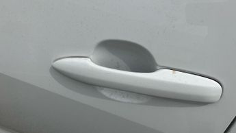 Toyota Yaris 1.5 VVT-h Design E-CVT Euro 6 (s/s) 5dr