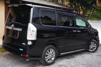 Toyota Voxy 2.0 ZS - Kiramaki Edition - Swivel Seats