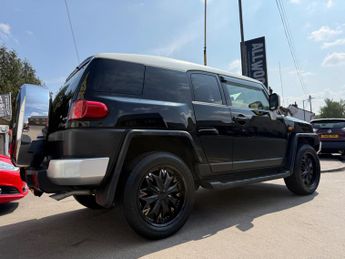 Toyota FJ Cruiser 5 Door Automatic