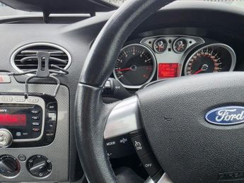 Ford Focus 1.6 Titanium 5dr