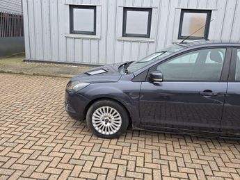 Ford Focus 1.6 Titanium 5dr
