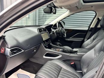 Jaguar F-PACE 2.0 F-PACE Portfolio AWD D Auto 4WD 5dr