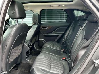 Jaguar F-PACE 2.0 F-PACE Portfolio AWD D Auto 4WD 5dr