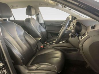 MG MG5 61.1kWh Exclusive Long Range Estate 5dr Electric Auto (156 ps)