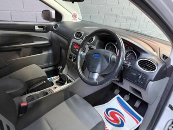 Ford Focus 1.6 Zetec 5dr