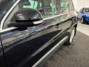 Volkswagen Tiguan 2.0 TDI BlueMotion Tech Sport DSG 4WD Euro 5 (s/s) 5dr
