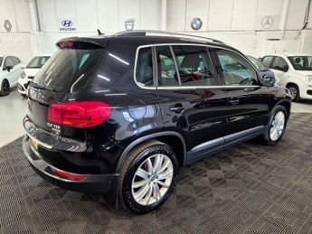 Volkswagen Tiguan 2.0 TDI BlueMotion Tech Sport DSG 4WD Euro 5 (s/s) 5dr