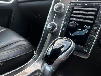Volvo XC60 2.4 D5 R-Design Lux Nav Auto AWD Euro 6 (s/s) 5dr