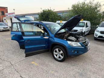 Volkswagen Tiguan 2.0 TDI Escape Auto 4WD Euro 5 5dr
