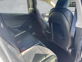 Tesla Model Y (Dual Motor) Long Range Auto 4WDE 5dr