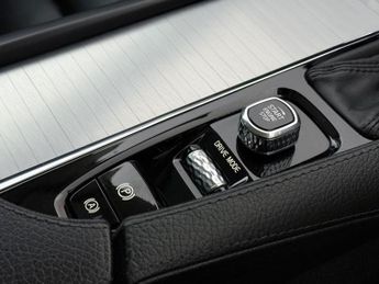 Volvo XC90 2.0 D5 PowerPulse Momentum Auto 4WD Euro 6 (s/s) 5dr