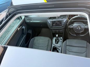 Volkswagen Tiguan 2.0 TDI BlueMotion Tech SEL DSG 4Motion Euro 6 (s/s) 5dr