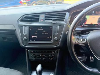 Volkswagen Tiguan 2.0 TDI BlueMotion Tech SEL DSG 4Motion Euro 6 (s/s) 5dr