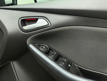 Ford Focus 1.6 Titanium Navigator Powershift Euro 5 5dr