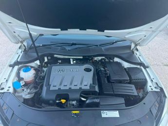 Volkswagen Passat 2.0 TDI BlueMotion Tech Highline DSG Euro 5 (s/s) 5dr