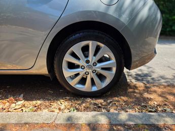 Toyota Auris 1.8 VVT-h Excel CVT Euro 5 (s/s) 5dr