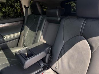 Toyota Highlander 2.5 VVT-h Excel Premium SUV 5dr Petrol Hybrid CVT 4WD Euro 6 (s/