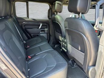 Land Rover Defender 110 3.0 D250 MHEV X-Dynamic HSE Auto 4WD Euro 6 (s/s) 5dr