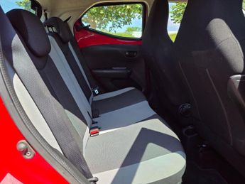 Toyota AYGO 1.0 VVT-i x-play x-shift Euro 5 5dr Euro 5