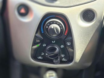 Toyota AYGO 1.0 VVT-i x-play x-shift Euro 5 5dr Euro 5