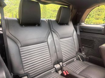 Land Rover Discovery 3.0 SD V6 HSE Luxury Auto 4WD Euro 6 (s/s) 5dr