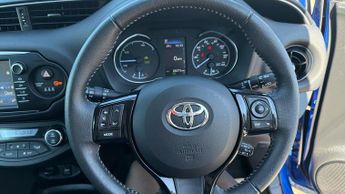 Toyota Yaris 1.5 VVT-h Design E-CVT Euro 6 (s/s) 5dr