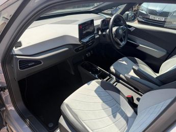 Volkswagen ID.3 Pro Performance 58kWh Life Auto 5dr