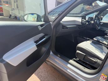 Volkswagen ID.3 Pro Performance 58kWh Life Auto 5dr