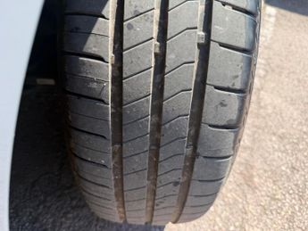 Volkswagen ID.3 Pro Performance 58kWh Life Auto 5dr