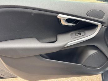 Volvo V40 2.0 D2 Momentum Nav Plus Auto Euro 6 (s/s) 5dr