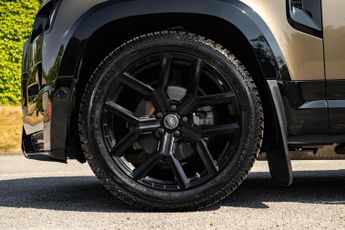 Land Rover Defender 110 2.0 SD4 SE Auto 4WD Euro 6 (s/s) 5dr