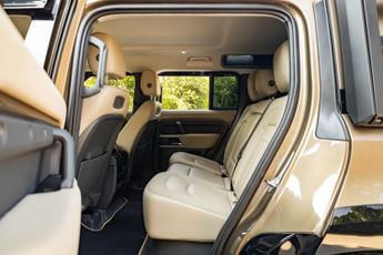 Land Rover Defender 110 2.0 SD4 SE Auto 4WD Euro 6 (s/s) 5dr