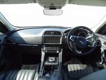 Jaguar F-PACE 2.0 D180 Portfolio Auto AWD Euro 6 (s/s) 5dr