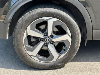 Nissan Qashqai 1.3 DIG-T MHEV N-Connecta XTRON Euro 6 (s/s) 5dr
