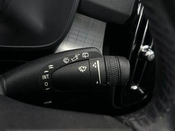Volvo XC40 1.5 T3 Momentum Auto Euro 6 (s/s) 5dr