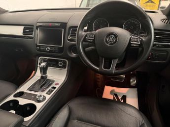 Volkswagen Touareg 3.0 TDI V6 BlueMotion Tech R-Line Tiptronic 4WD Euro 5 (s/s) 5dr