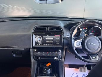 Jaguar F-PACE 2.0 D180 R-Sport Auto AWD Euro 6 (s/s) 5dr
