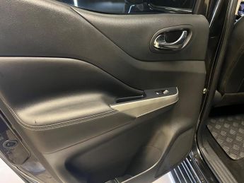 Nissan Navara 2.3 dCi Tekna Auto 4WD Euro 6 4dr