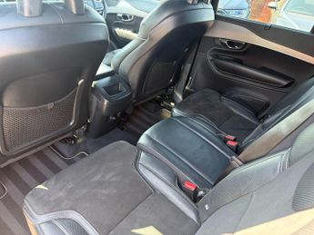 Volvo XC90 2.0 B5 MHEV R-Design Auto 4WD Euro 6 (s/s) 5dr
