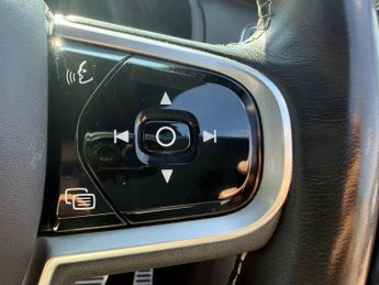 Volvo XC90 2.0 B5 MHEV R-Design Auto 4WD Euro 6 (s/s) 5dr