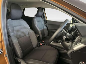 Renault Captur 1.3 TCe Iconic SUV 5dr Petrol Manual Euro 6 (s/s) (130 ps)