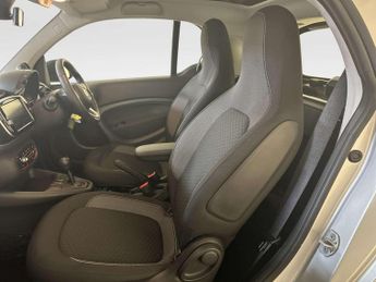 Smart fortwo 17.6kWh Premium Coupe 2dr Electric Auto (22kW Charger) (82 ps)